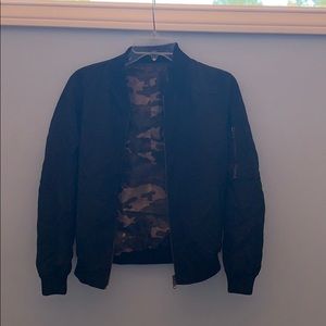 Reversible black and camo bomber